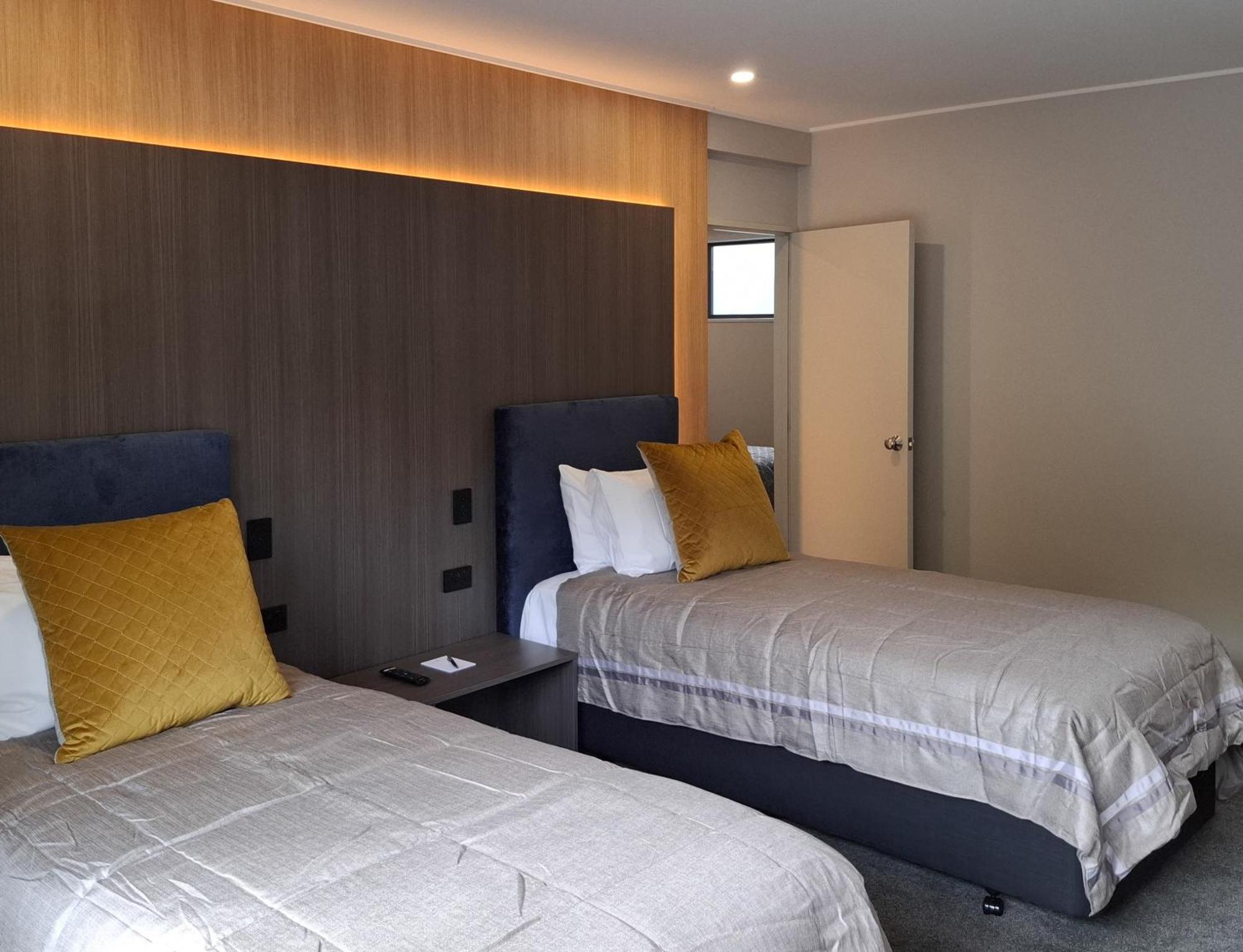 Distinction Coachman Hotel, Palmerston North Bagian luar foto
